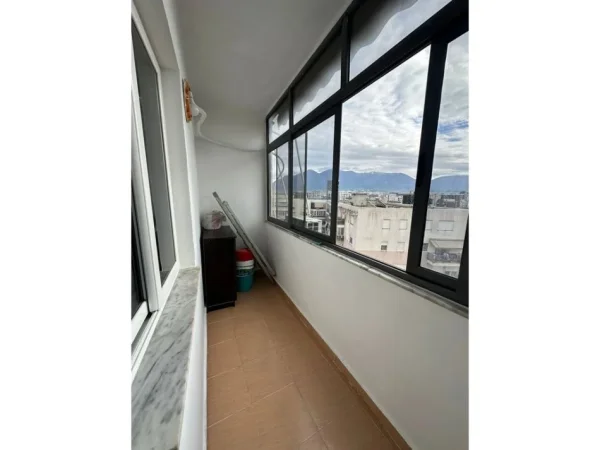 Tirane, jepet me qera apartament 2+1+Ballkon Kati 9, 88 m² 520 € (DON BOSKO)