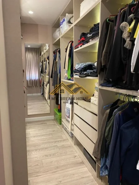 Durres, shitet apartament 3+1 Kati 8, 188 m² 300.000 € (golem)