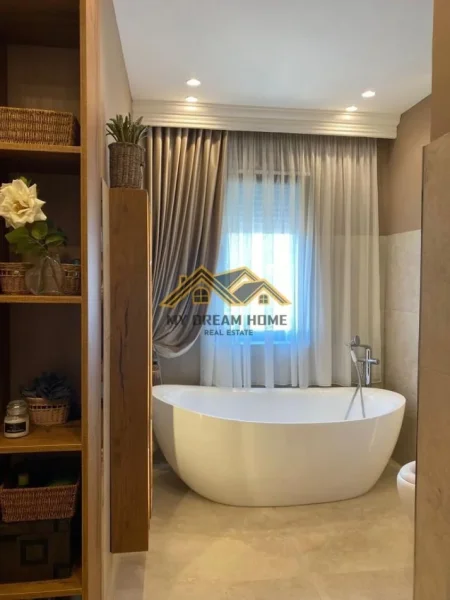 Durres, shitet apartament 3+1 Kati 8, 188 m² 300.000 € (golem)