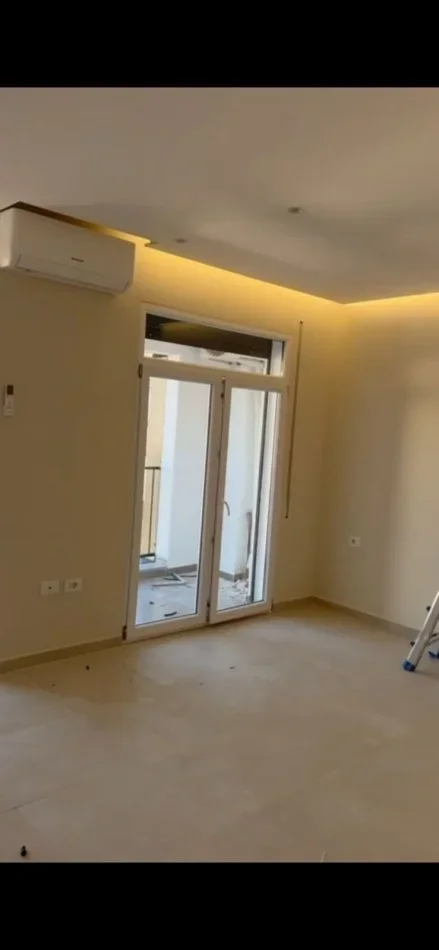 Tirane, jepet me qera zyre Kati 3, 30 m² 300 € (5 MAJI)