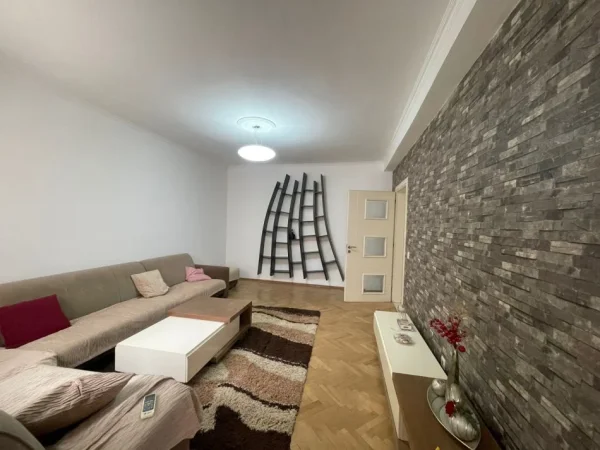 Tirane, jepet me qera apartament 3+1 Kati 1, 120 m² 650 € (Don Bosko)