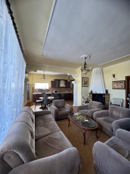 Tirane, jepet me qera apartament 2+1+Ballkon Kati 2, 250 € (Selitë të Vogël)