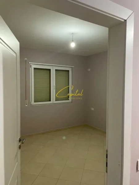 Tirane, jepet me qera zyre Kati 2, 500 m² 500 € (5 MAJI)