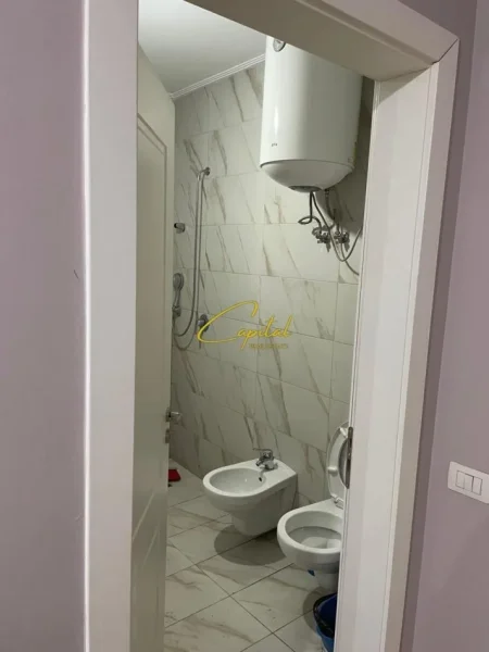Tirane, jepet me qera zyre Kati 2, 500 m² 500 € (5 MAJI)
