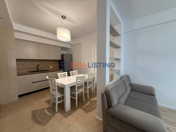 Tirane, jepet me qera apartament 2+1 , 120 m² 900 € (Komuna e Parisit)