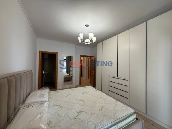 Tirane, jepet me qera apartament 2+1 , 120 m² 900 € (Komuna e Parisit)