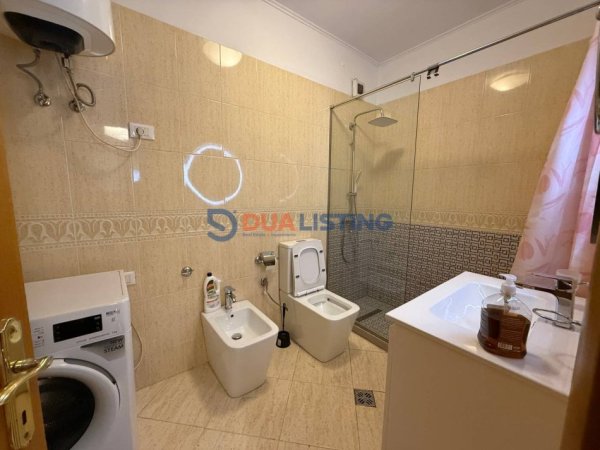 Tirane, jepet me qera apartament 2+1 , 120 m² 900 € (Komuna e Parisit)