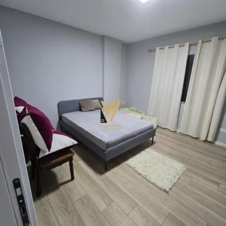 Tirane, jepet me qera apartament 2+1+Ballkon Kati 4, 95 m² 480 € (FRESKU)