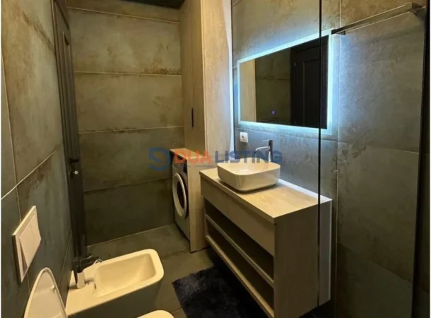 Tirane, jepet me qera apartament 3+1 , 140 m² 2.800 € (Rruga e Kavajes)