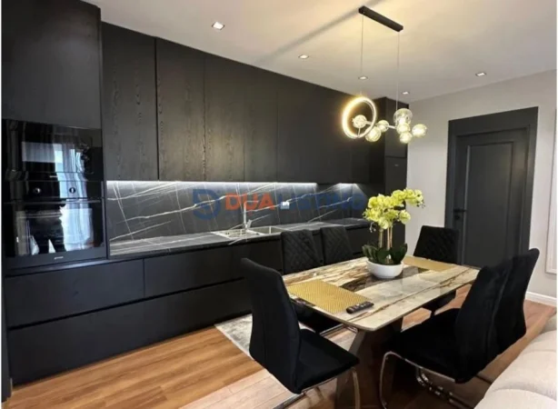 Tirane, jepet me qera apartament 3+1 , 140 m² 2.800 € (Rruga e Kavajes)