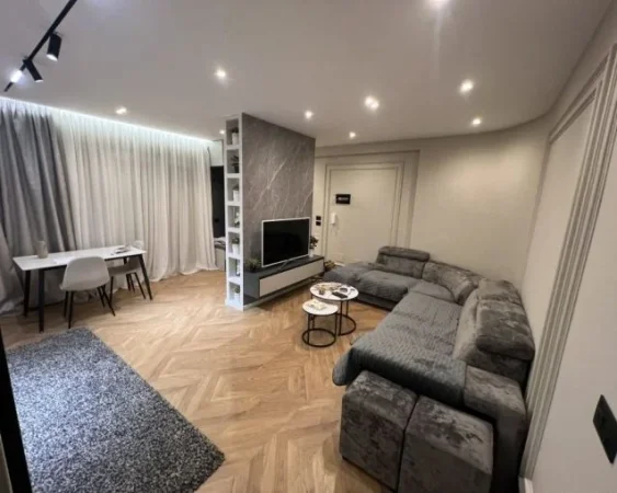 Tirane, jepet me qera apartament 1+1+Aneks+Ballkon Kati 1, 72 m² 650 € (kodra e diellit)