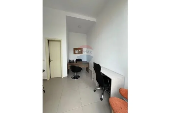 Tirane, jepet me qera dyqan Kati 0, 17 m² 35.000 € (RRuga Barrikadave)