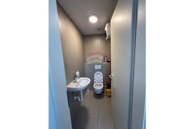 Tirane, jepet me qera dyqan Kati 0, 17 m² 35.000 € (RRuga Barrikadave)