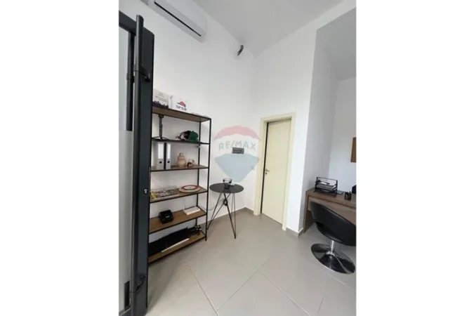 Tirane, jepet me qera dyqan Kati 0, 17 m² 35.000 € (RRuga Barrikadave)