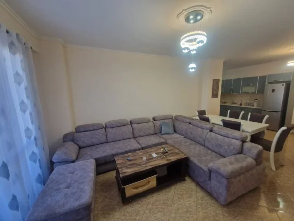 Tirane, jepet me qera apartament 2+1+Ballkon Kati 4, 110 m² 500 € (Astir)