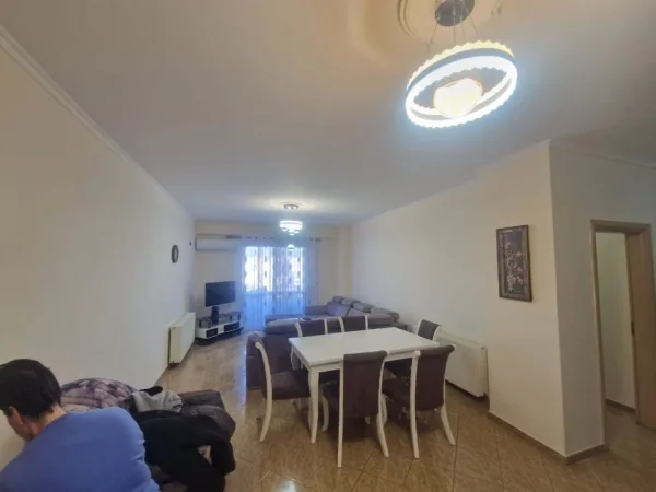 Tirane, jepet me qera apartament 2+1+Ballkon Kati 4, 110 m² 500 € (Astir)