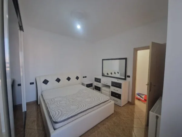 Tirane, jepet me qera apartament 2+1+Ballkon Kati 4, 110 m² 500 € (Astir)