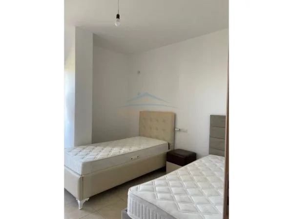 Durres, jepet me qera apartament 2+1+Ballkon Kati 9, 90 m² 350 € 