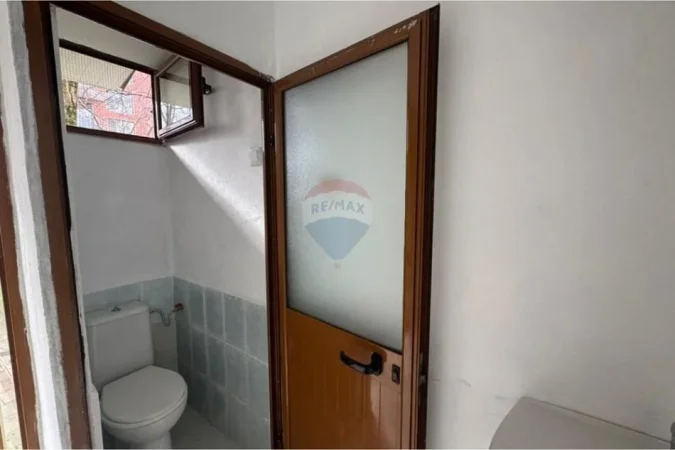 Tirane, jepet me qera dyqan Kati 0, 18 m² 250 € (RRuga e Kosovareve)