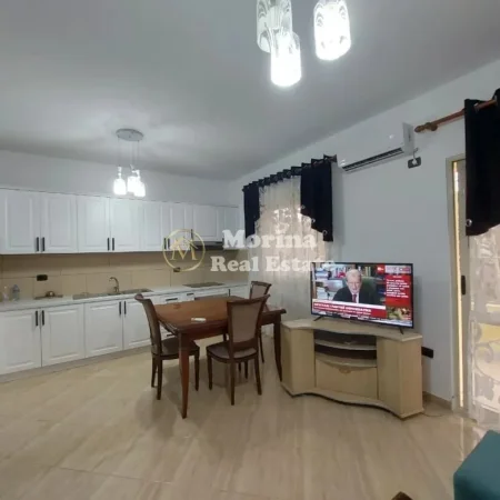 Tirane, jepet me qera shtepi 3+1+Ballkon Kati 2, 150 m² 700 € (Rruga e Dibres)