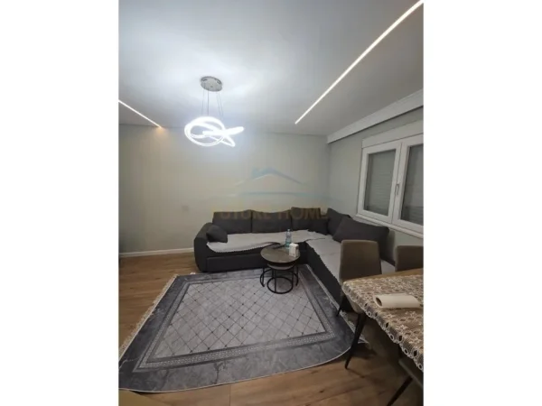 Durres, jepet me qera apartament 2+1 Kati 4, 83 m² 400 € 