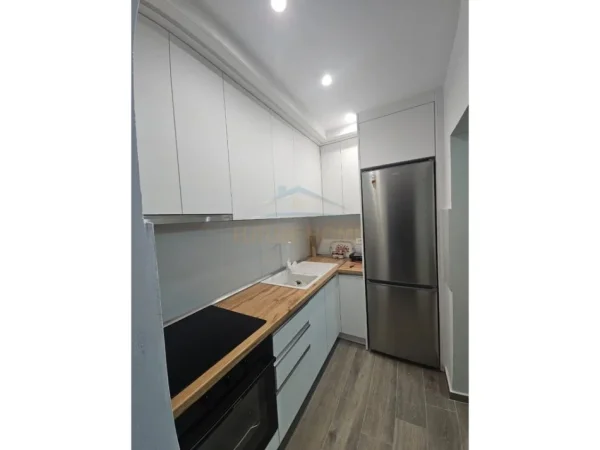 Durres, jepet me qera apartament 2+1 Kati 4, 83 m² 400 € 