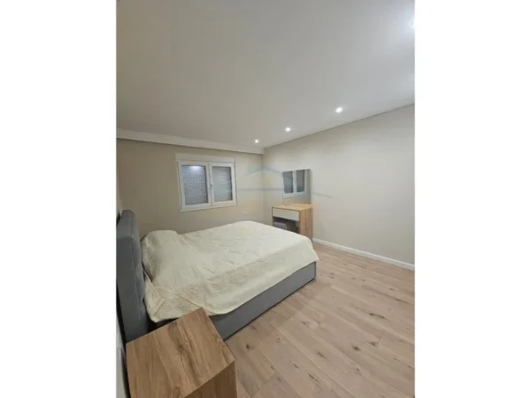 Durres, jepet me qera apartament 2+1 Kati 4, 83 m² 400 € 