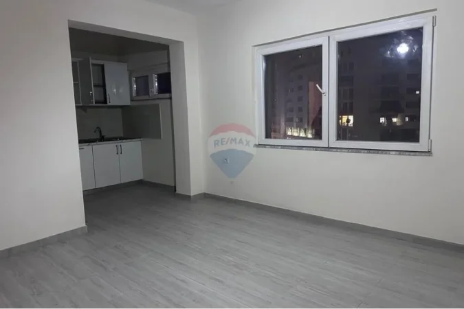 Tirane, jepet me qera ambjent biznesi Kati 3, 106 m² 700 € (Qender, Tirane)