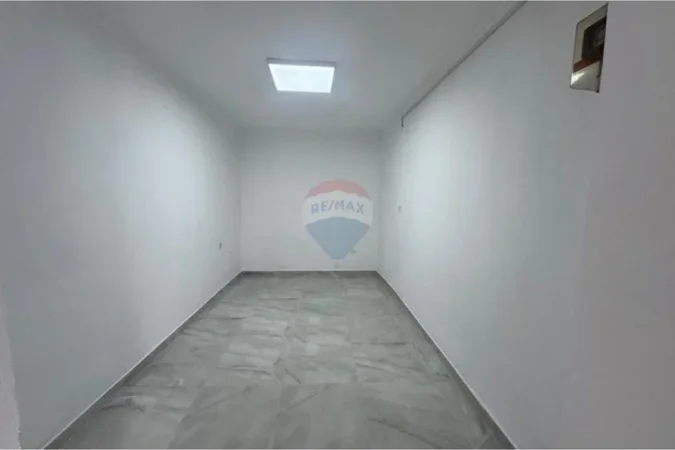 Tirane, jepet me qera dyqan Kati 0, 18 m² 250 € (Marko Boçari, Tiranë)