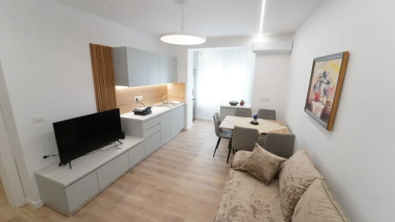 Tirane, jepet me qera apartament 1+1+Ballkon Kati 2, 70 m² 500 €