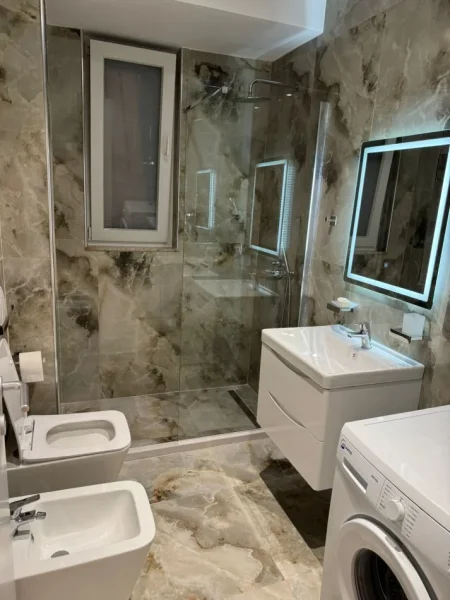 Tirane, jepet me qera apartament 1+1+Ballkon Kati 2, 70 m² 500 €