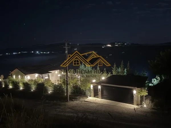 Durres, shitet shtepi 1+1 Kati 1, 65 m² 200.000 € (shkallnur)