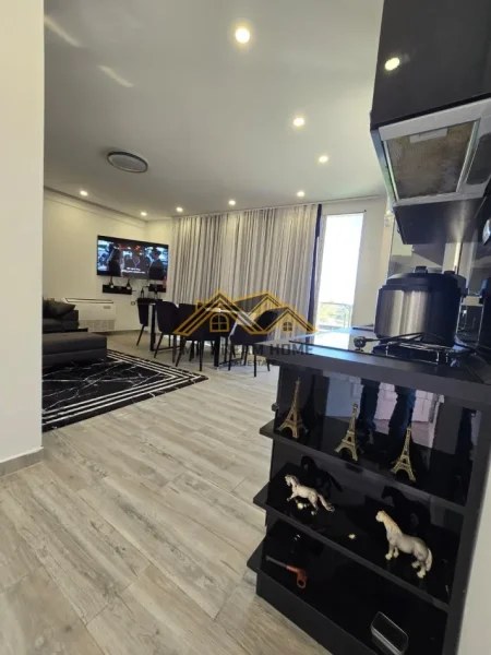 Durres, shitet shtepi 1+1 Kati 1, 65 m² 200.000 € (shkallnur)