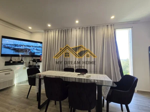 Durres, shitet shtepi 1+1 Kati 1, 65 m² 200.000 € (shkallnur)