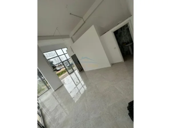 Tirane, jepet me qera ambjent biznesi Kati 0, 48 m² 500 € (Unaza e Re)