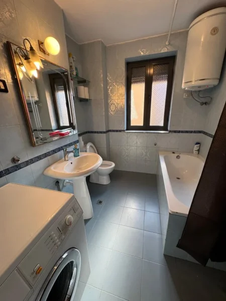 Tirane, jepet me qera apartament 2+1+Ballkon Kati 2, 85 m² 600 €