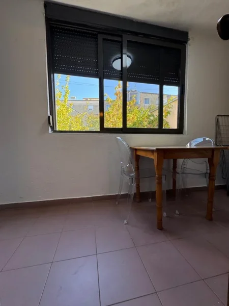 Tirane, jepet me qera apartament 2+1+Ballkon Kati 2, 85 m² 600 €