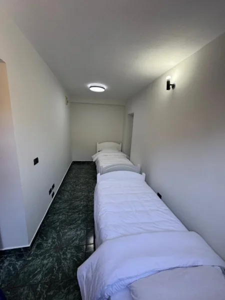 Tirane, jepet me qera apartament 2+1+Ballkon Kati 2, 85 m² 600 €