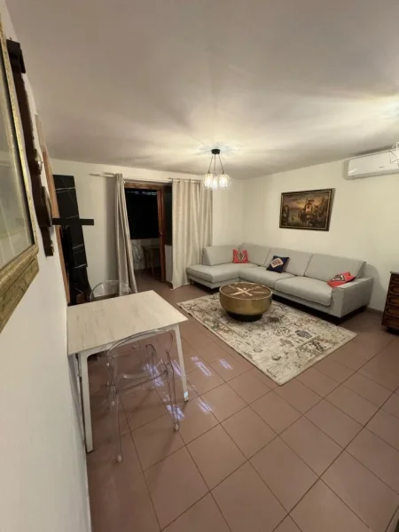 Tirane, jepet me qera apartament 2+1+Ballkon Kati 2, 85 m² 600 €