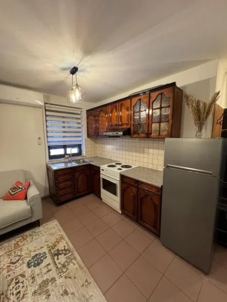 Tirane, jepet me qera apartament 2+1+Ballkon Kati 2, 85 m² 600 €