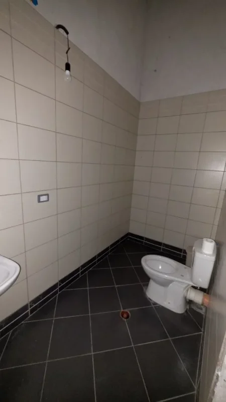 Lushnje, shitet dyqan Kati 0, 80 m² 220.000 € 