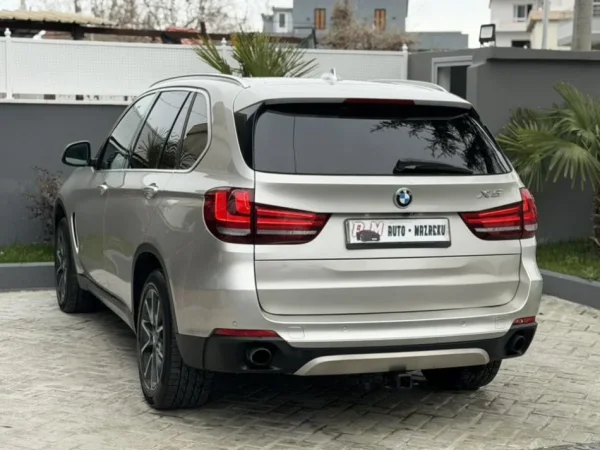 Fier, shes makine BMW X5-3.5d Diesel (PA TAKS LLUKSI)-2015-X-DRIVER-PANORAMA-NDERROHET Nafte, bezhë automatik Klima 186.000 km 14.500 €
