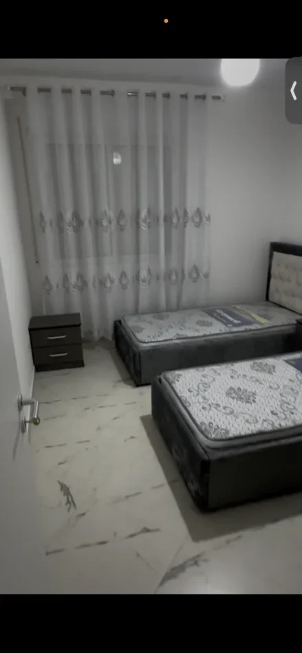 Durres, jepet me qera 2+1+Aneks+Ballkon Kati 1, 100 m² 450 € (rruga aleksander goga)