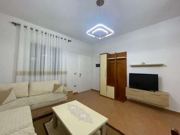 Tirane, jepet me qera apartament 1+1+Ballkon Kati 1, 60 m² 470 € (Inxhinieria Ndertimit)