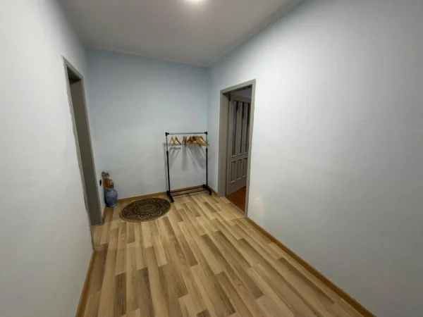 Tirane, jepet me qera zyre Kati 2, 55 m² 500 € (Rruga Ali Demi)