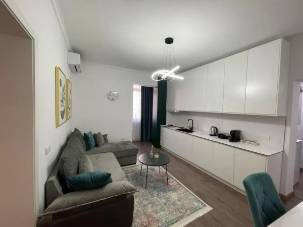 Tirane, jepet me qera apartament 1+1+Ballkon Kati 2, 47 m² 570 € (21 Dhjetori)