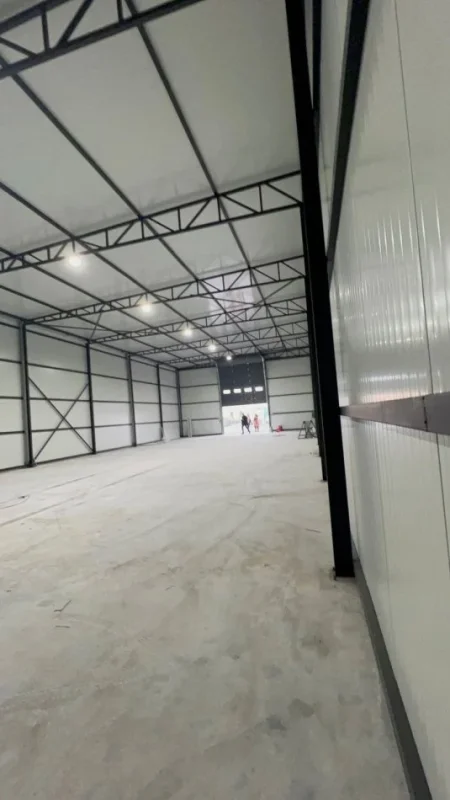 Tirane, jepet me qera magazine Kati 0, 1.000 m² 2.000 € (Vore)