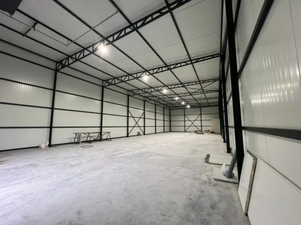 Tirane, jepet me qera magazine Kati 0, 1.000 m² 2.000 € (Vore)