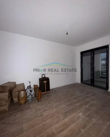 Tirane, shitet apartament 1+1 Kati 5, 63.5 m²   2800€/m2 (Komuna e Parisit)