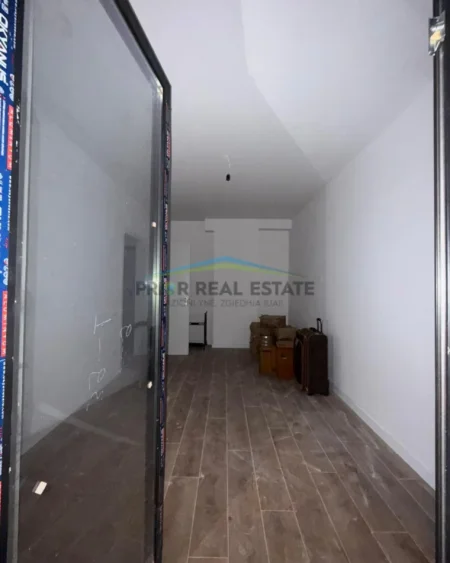 Tirane, shitet apartament 1+1 Kati 5, 63.5 m²   2800€/m2 (Komuna e Parisit)